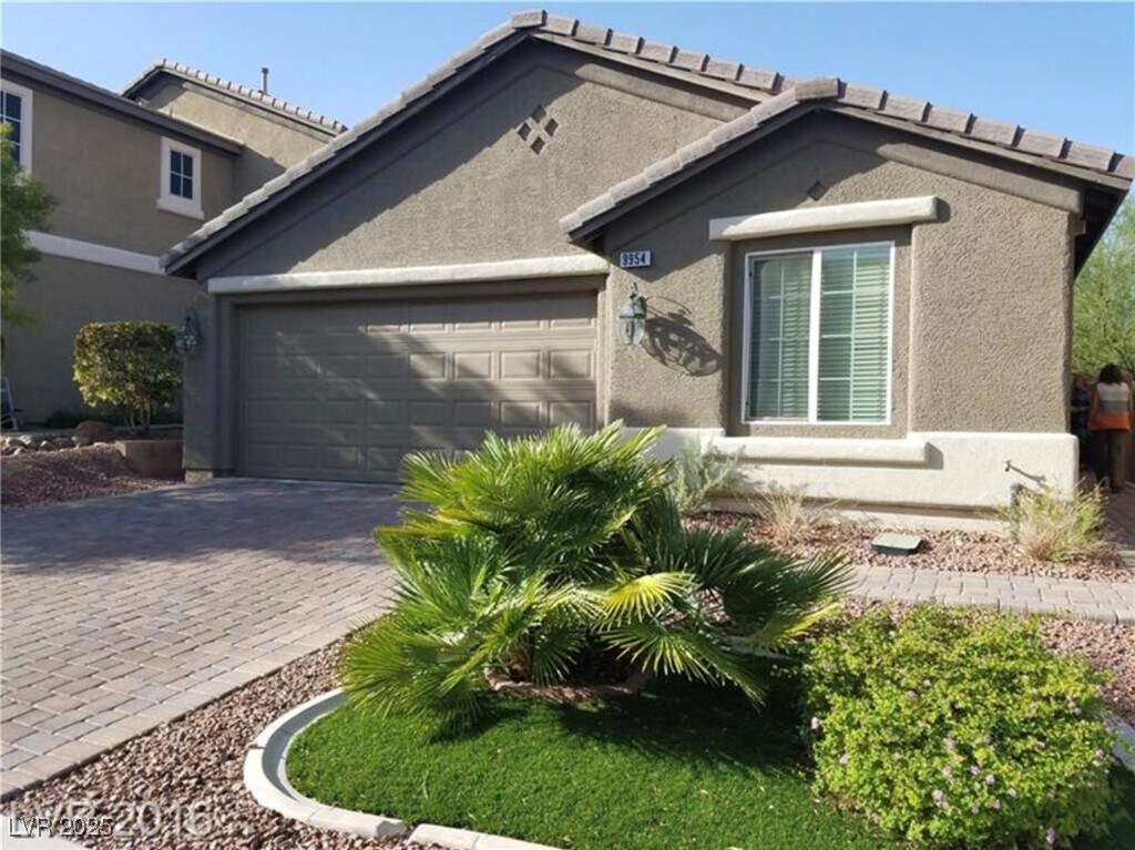Foto principal - 9954 Rockside Ave