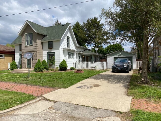 Building Photo - 750 Tonti St
