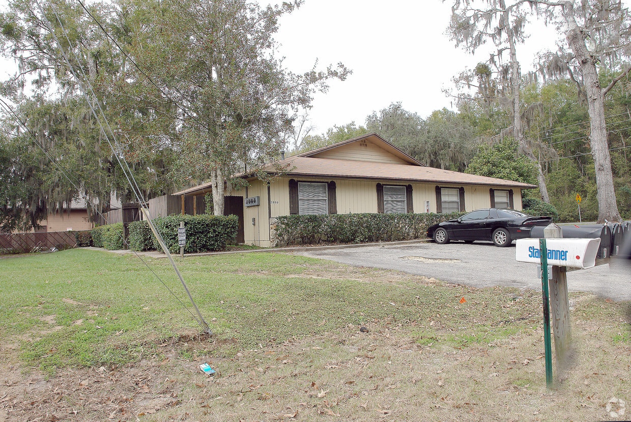 Building Photo - 3800 SE 17th Ct