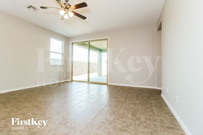 Foto del edificio - 23654 W Whyman St