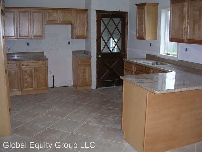 Building Photo - 4 br, 2 bath House - 130 Hawthorne