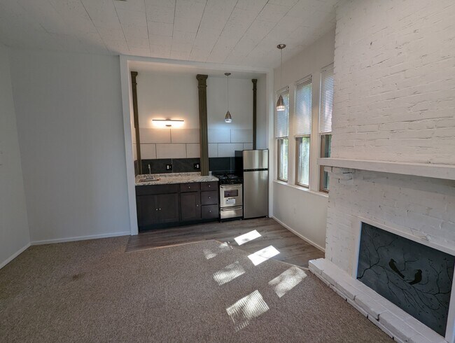 Building Photo - 911 S Aiken Ave