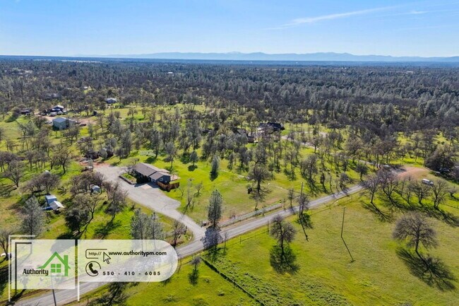 Foto del edificio - 21057 Hackett Ln