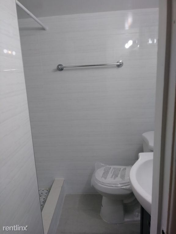 Building Photo - 2 br, 2.5 bath Townhome - 14 Brandis Lane