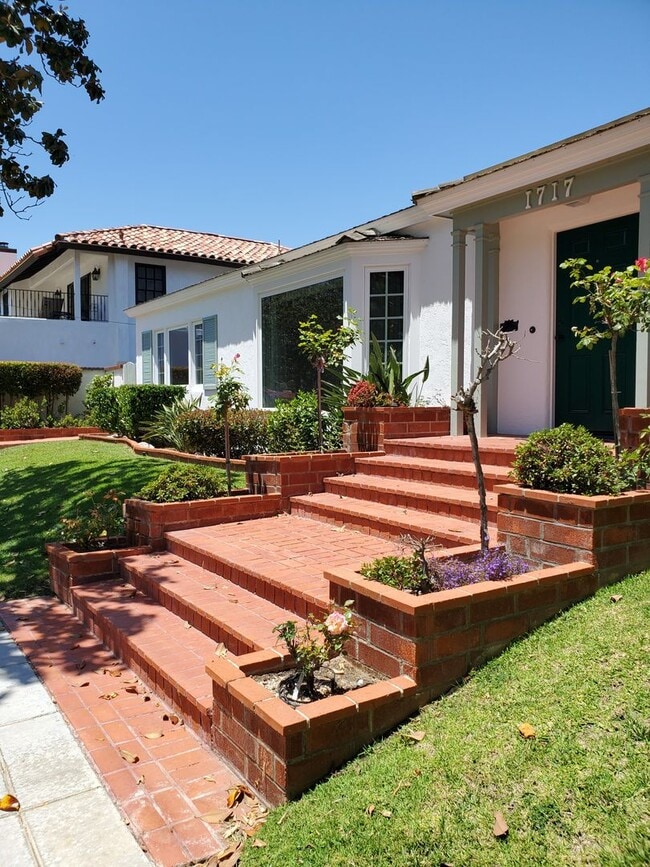 Building Photo - Coronado Single Level Home On Corner Lot