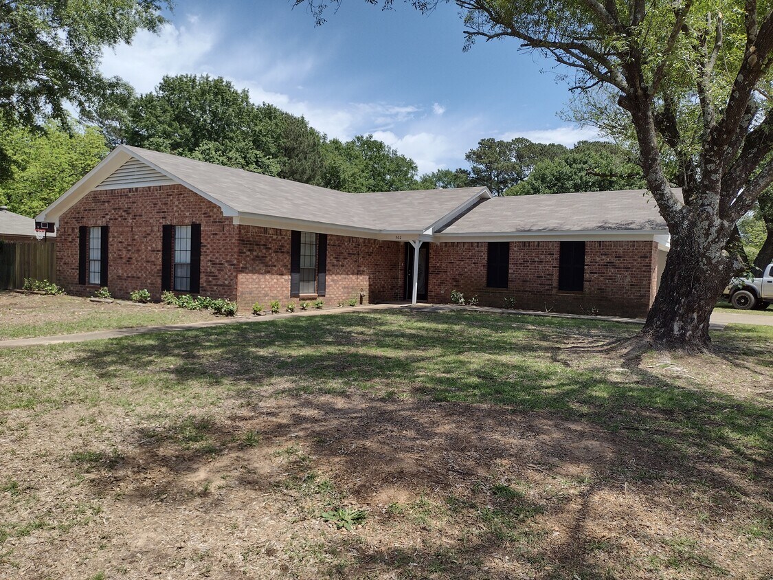 Primary Photo - 502 N Kenwood Rd
