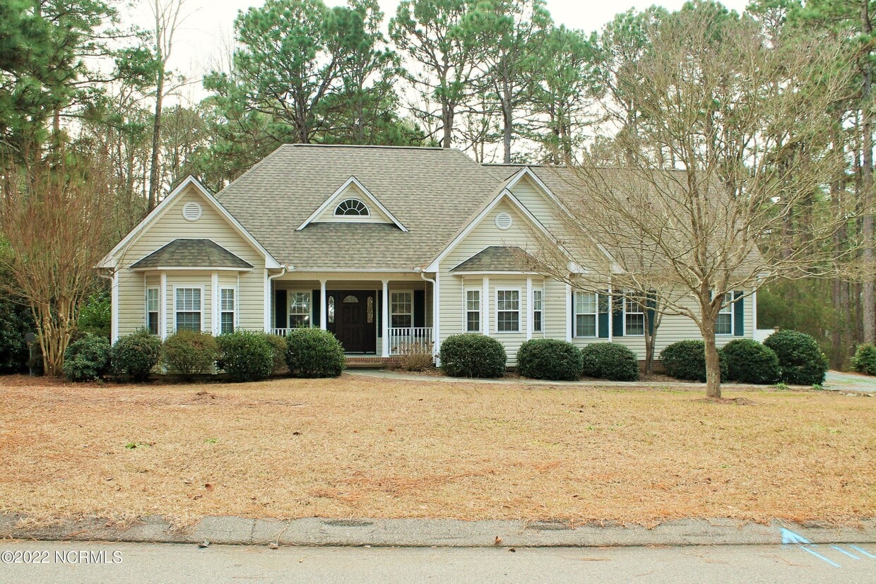 11 Clarendon Ln, Pinehurst, NC 28374 House Rental in Pinehurst, NC