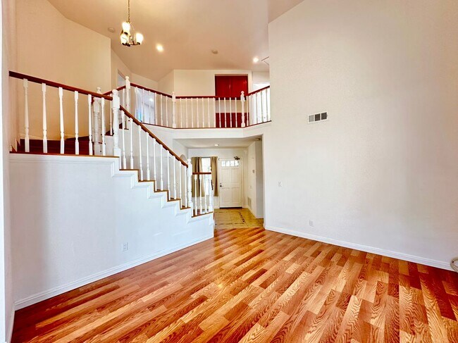 Foto del edificio - 45202 Pickford Ave