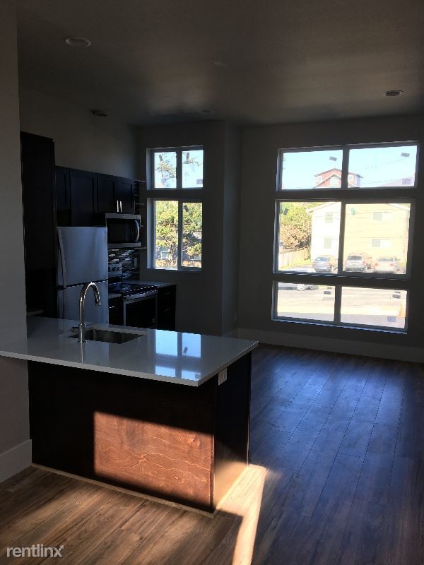 Building Photo - 2 br, 3 bath Townhome - 58 SW Brook St