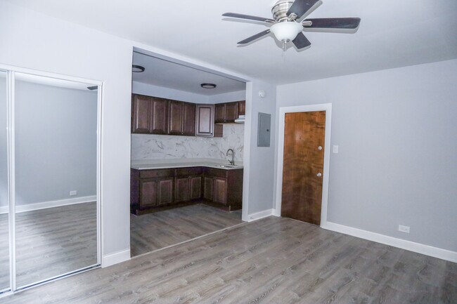 Foto del edificio - 6956 N Ashland Ave