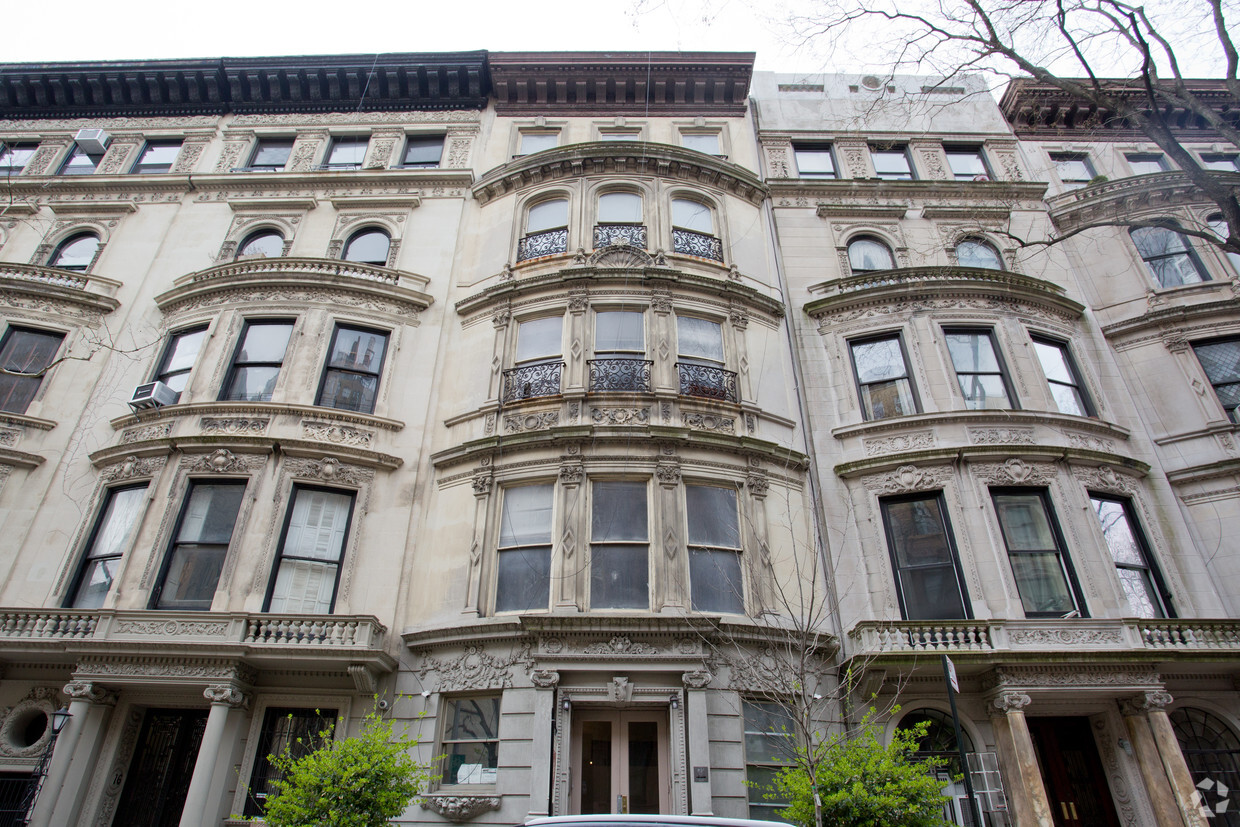 Building Photo - 18 W 76th St