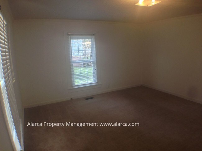 Building Photo - 224 E Catawba Ave