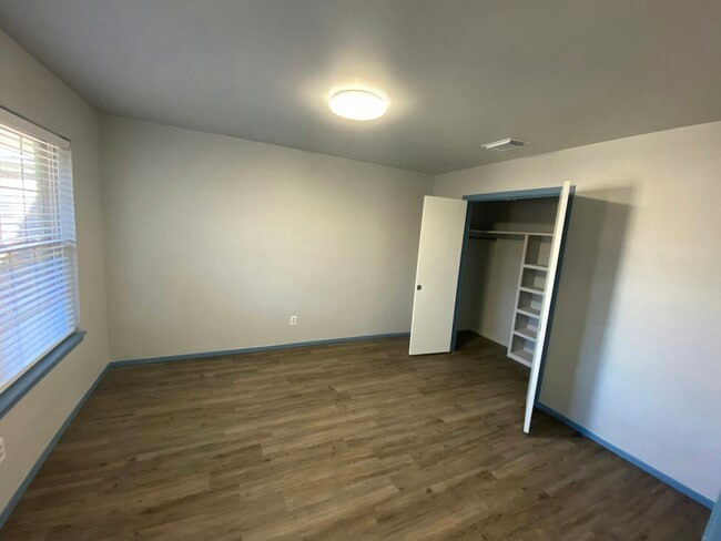 Foto del edificio - 4537 Yale St