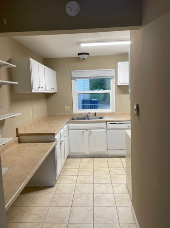 Building Photo - 2117 Quail Creek Dr