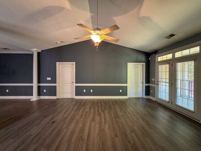 Foto del edificio - Beautiful 3 Bed 2 Bath Condo with Community Amenities