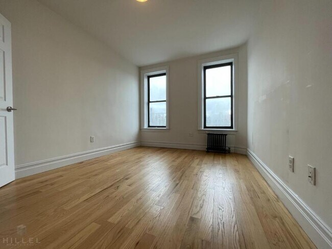 Foto del edificio - 1 bedroom in ASTORIA NY 11106