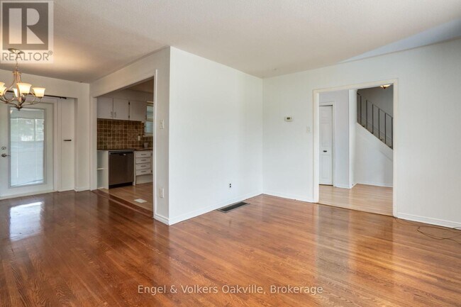 Building Photo - 6 Monaco Ct