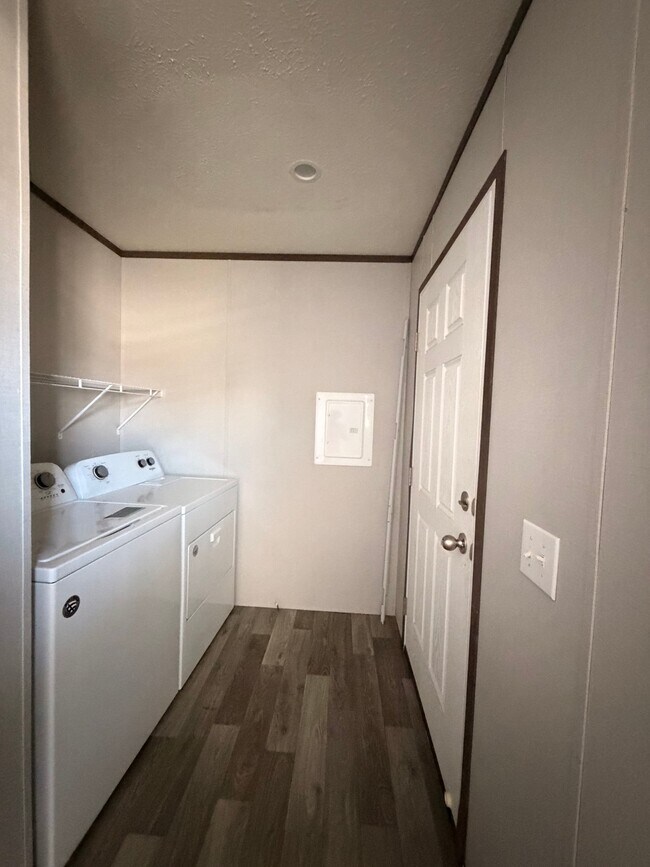 Building Photo - 296 Hunters Rill