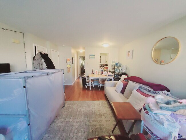 Foto del edificio - 24 Adams Ave