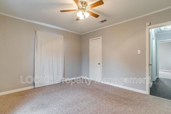 Foto del edificio - 3024 8th Ave