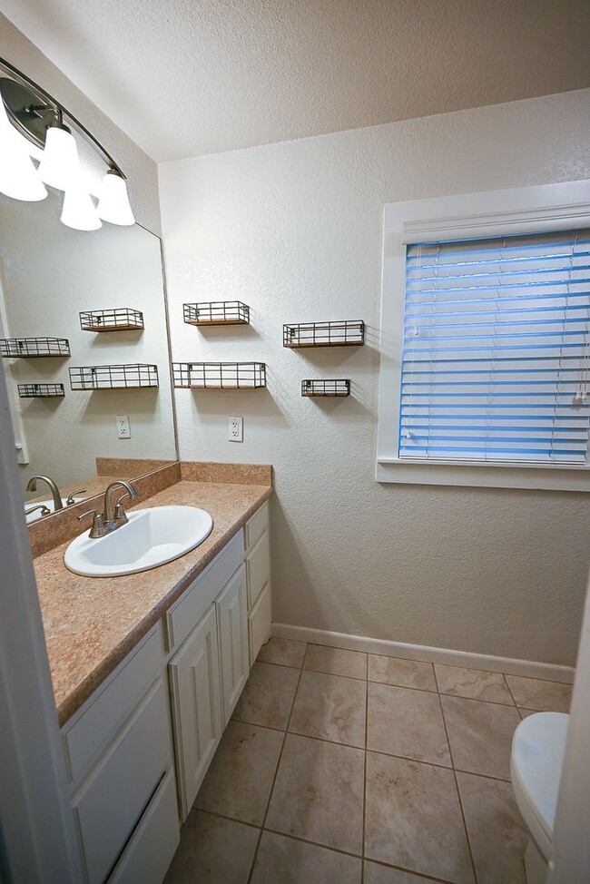 Foto del edificio - Charming 3 Bed 2 Bath - 1400 SQFT Decatur TX