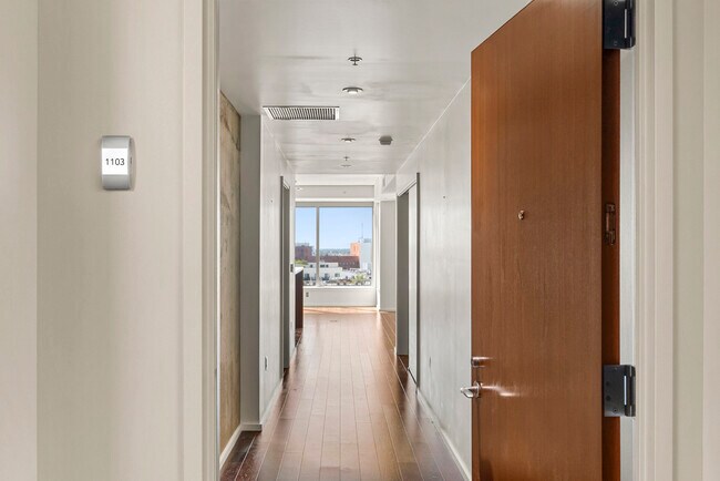 Foto del edificio - 1155 S Grand Ave