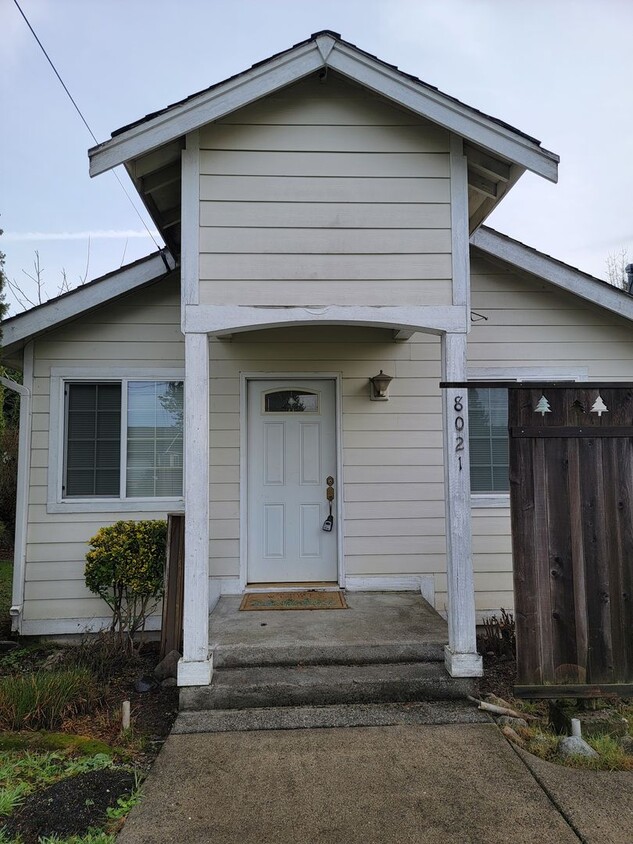 Primary Photo - Charming newly updated 2 bedroom 1 bath ho...