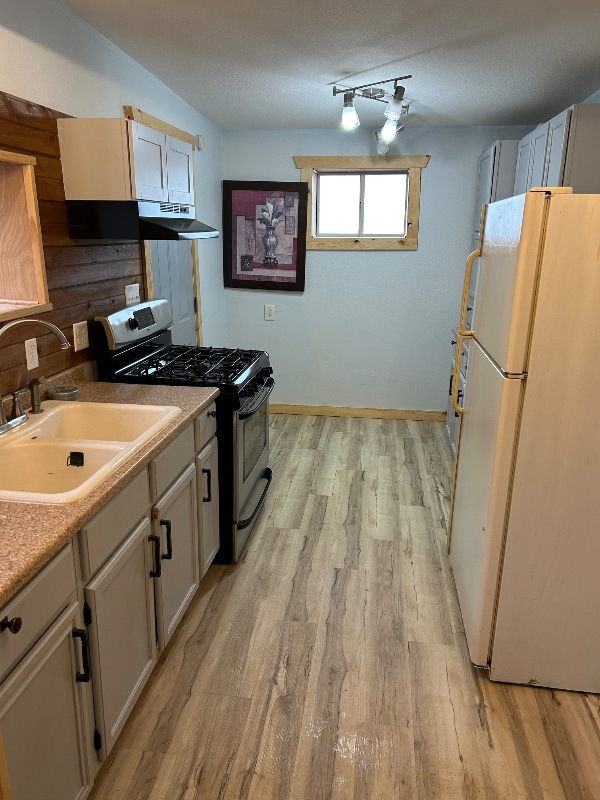 Foto del edificio - 757 Eastern Ave