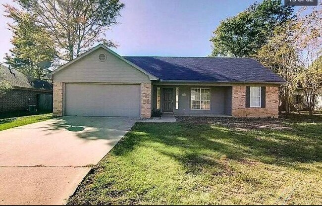 Building Photo - 27 Green Oak Cir