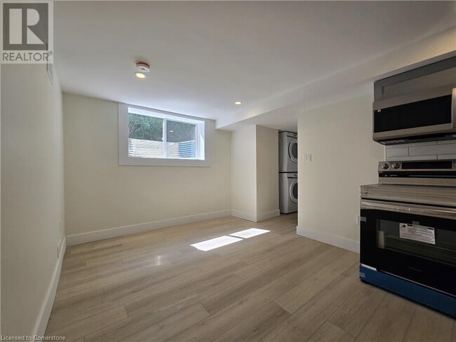 Building Photo - 404 Forest Hill Dr