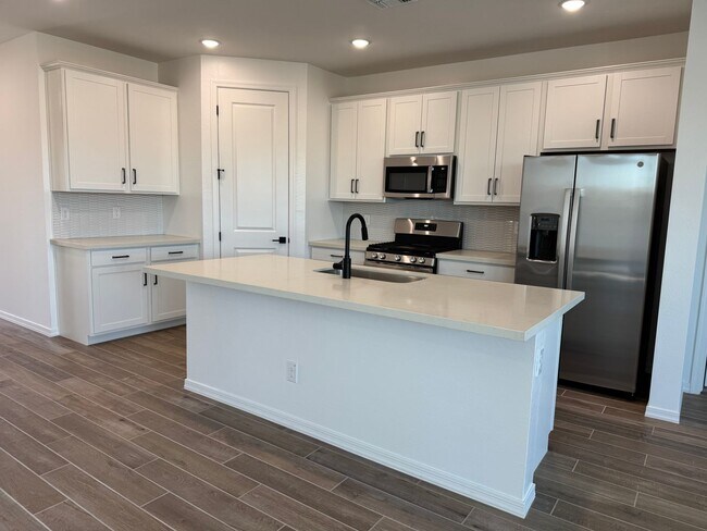 Building Photo - Alovita South  3 bed 2 bath home with move in specials.