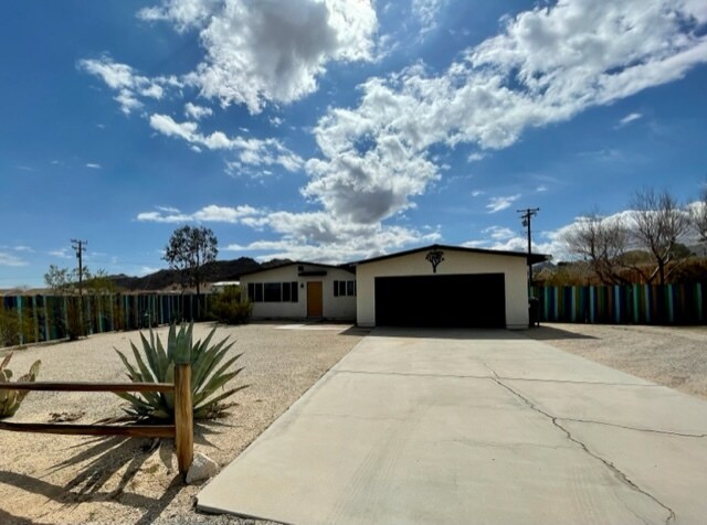 Foto del edificio - 61881 Grand View Cir