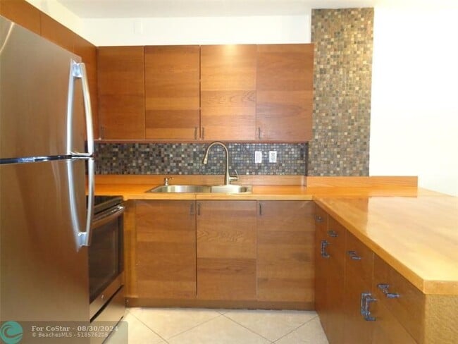 Building Photo - 3000 N Ocean Blvd