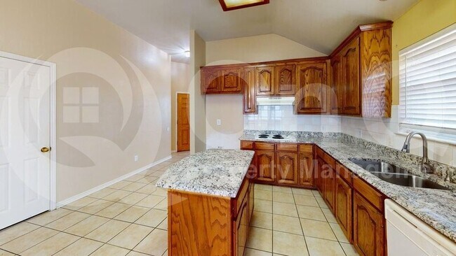 Building Photo - 15809 Ducote Dr