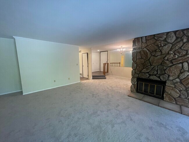 Building Photo - 703 S Lake Shore Dr