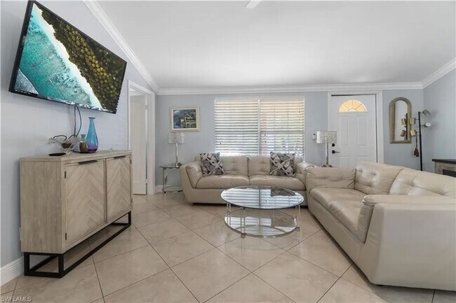 Building Photo - 3 Bedroom 2 Bathroom POOL HOME