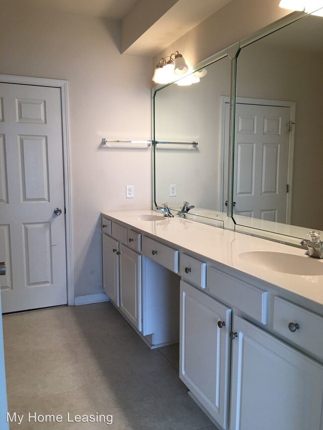 Building Photo - 14969 Santa Lucia Dr