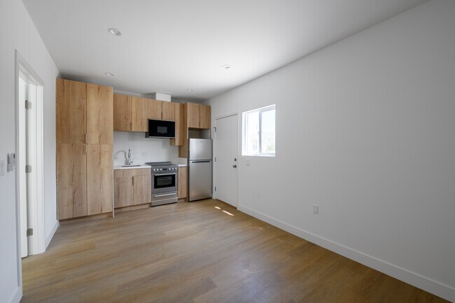 Foto del edificio - 7233 Normandie Ave