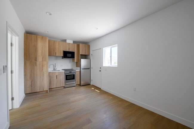 Building Photo - 7233 Normandie Ave