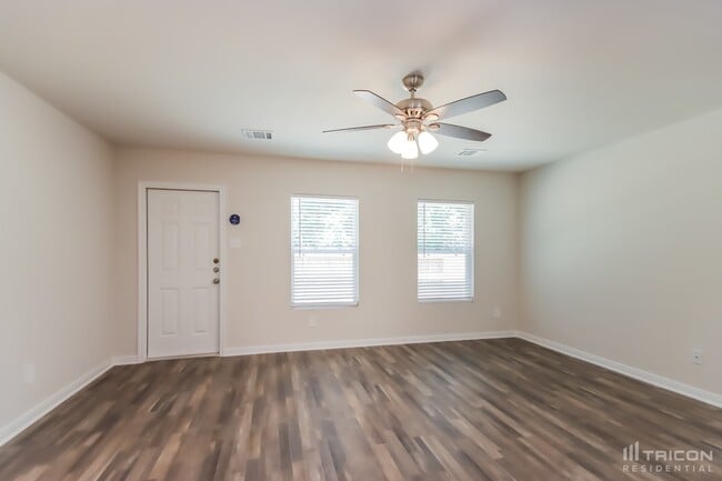 Building Photo - 15791 Del Norte Dr
