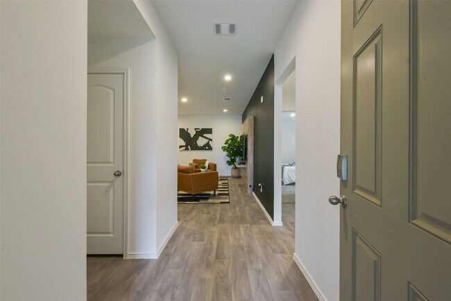 Foto del edificio - 14417 Gray Rocks Rd