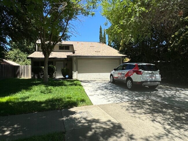 Foto del edificio - Beautifully spacious 3 bedroom 2 bath home...