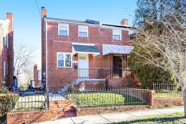 Foto del edificio - 812 Burns St SE