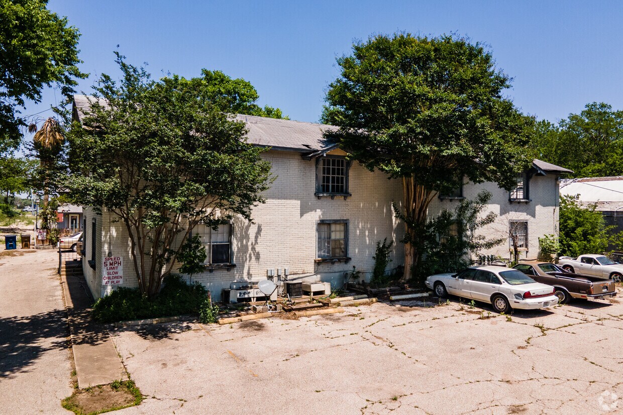 Primary Photo - Wheless Manor Apartments