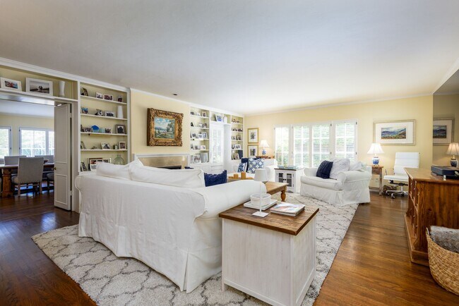 Foto del edificio - Classic Colonial home in the heart of pres...