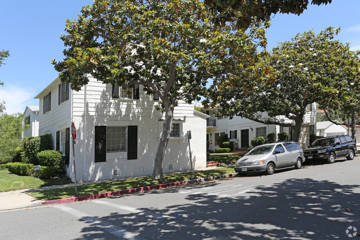 Primary Photo - 9749-9753 Gregory Way