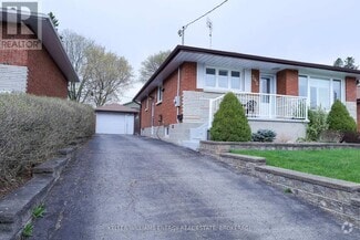 Building Photo - 242 Chadburn St