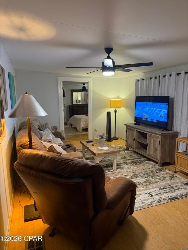 Foto del edificio - 1219 Navy Blvd