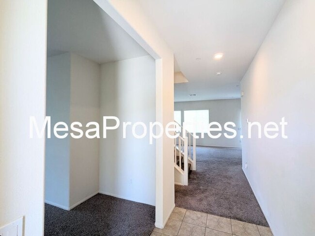 Foto del edificio - 14311 Bear Valley Rd