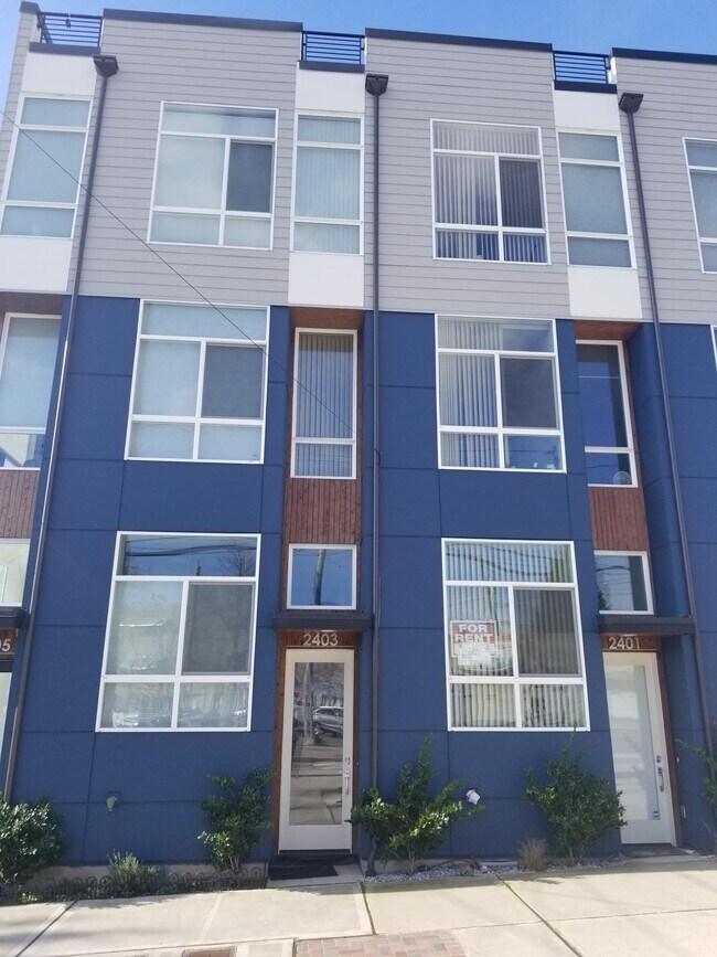 Building Photo - 2403 14th Ave S